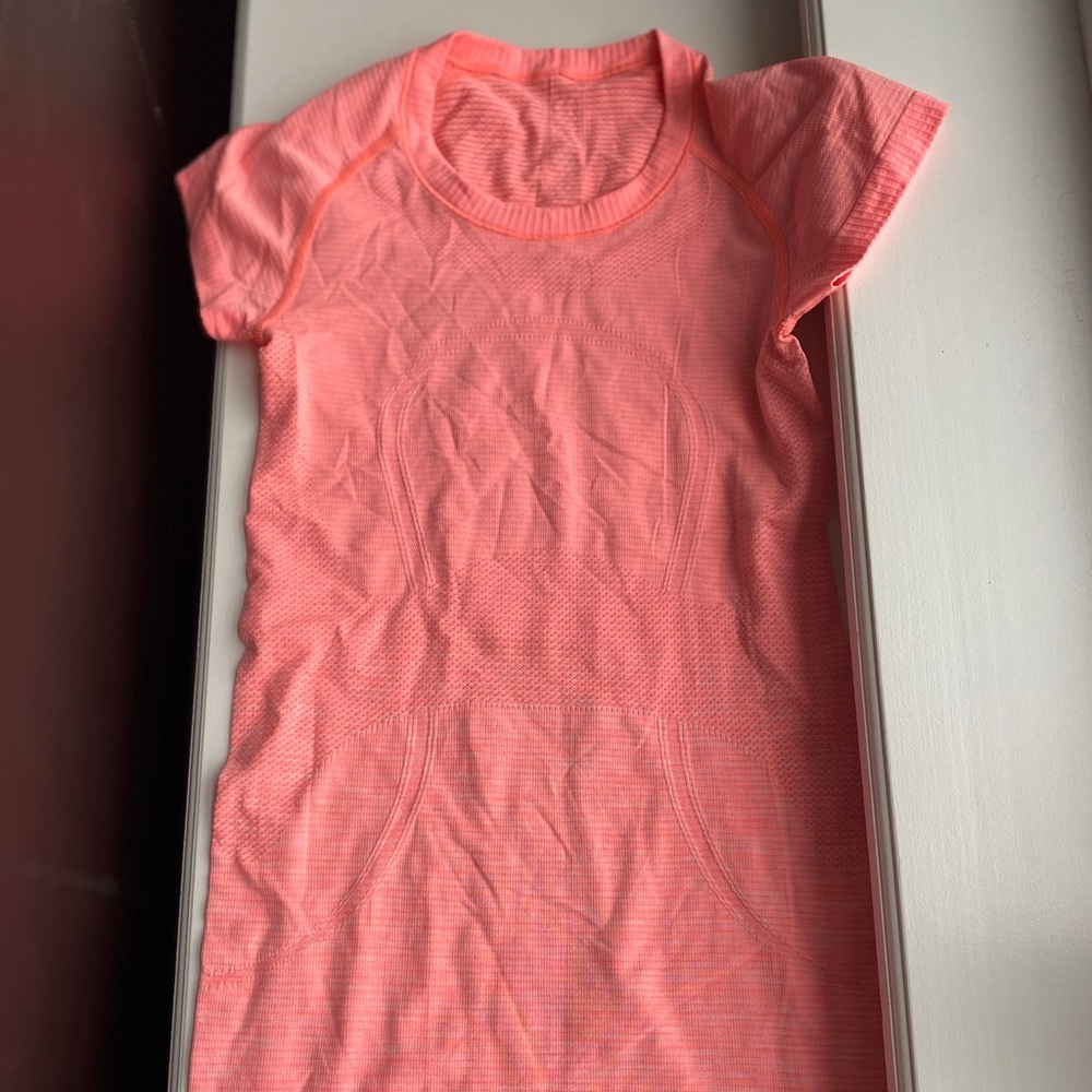 Lululemon swiftly tee new condition